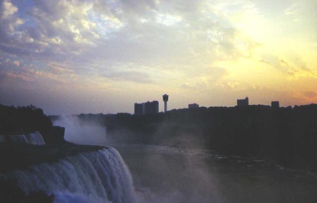 falls11.jpg (19696 bytes)